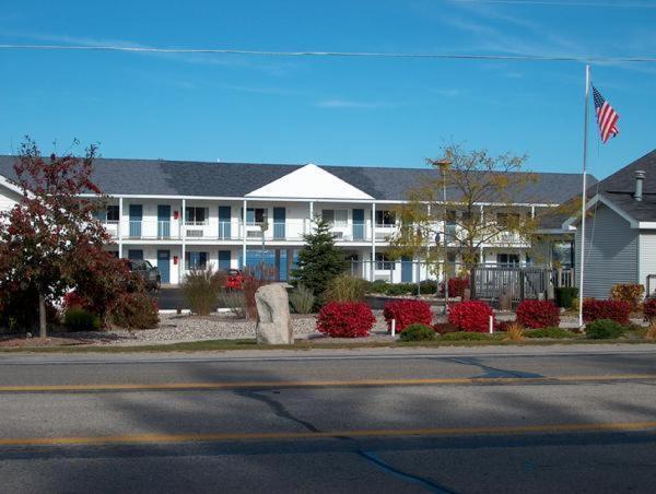 Sunrise Beach Motel Mackinaw City Exterior photo