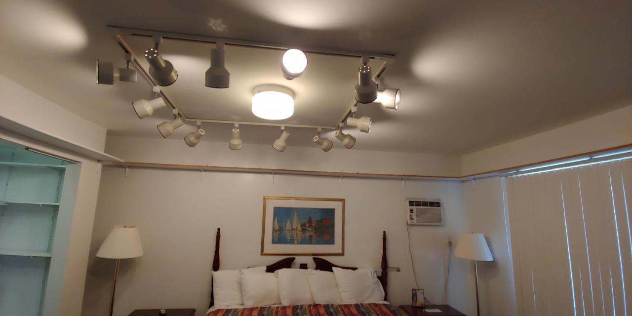 Sunrise Beach Motel Mackinaw City Exterior photo